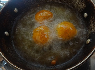 mashed potatoes for aloo or alugadde bonda