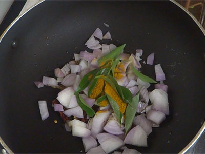 curry leaves, turmeric and hing for Aloo fry or potato stir fry