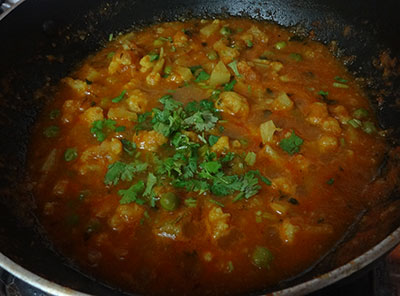 coriander leaves for aloo gobi or alugadde hookosu gojju