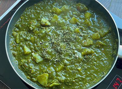 kasuri methi for aloo palak recipe