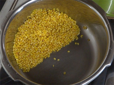 roasted dal for avalakki sweet pongal or sihi huggi