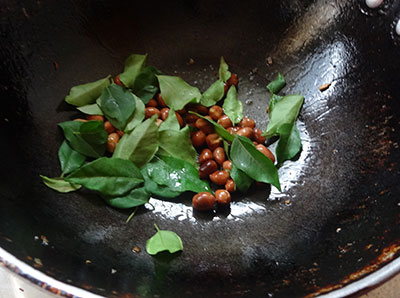 curry leaves for avarekalu mixture