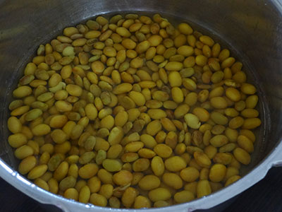 cooking avarekalu for avarekalu sagu or avarekalu curry