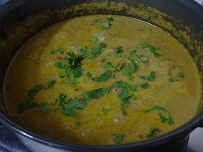 coriander leaves avarekalu sagu or avarekalu curry