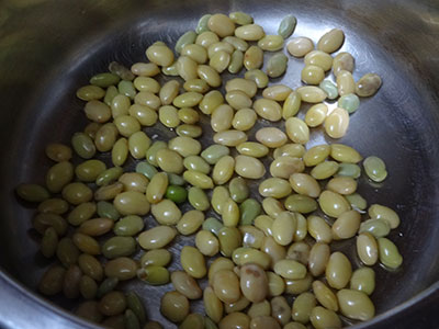 cooked avarekalu for avarekalu uppittu or upma