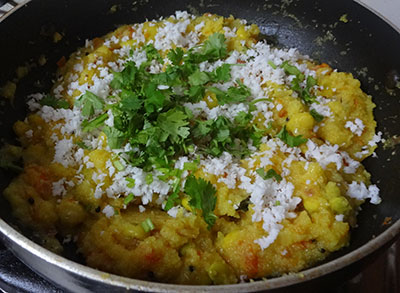 coconut and coriander leaves for avarekalu uppittu or upma