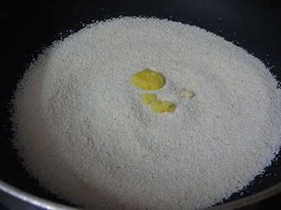 roasting rava for avarekalu uppittu or upma