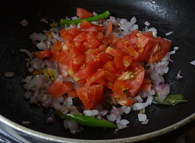 tomato for avarekalu uppittu or upma