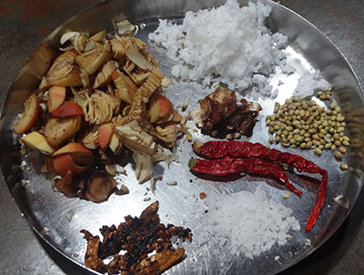 ingredients for grinding baale hoo or banana flower chutney