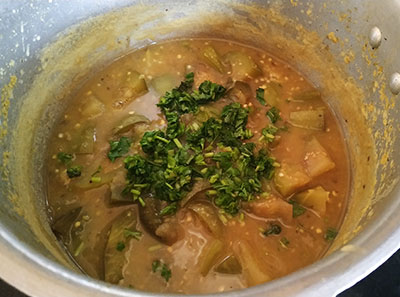 coriander leaves for badanekayi bolu huli or koddel or brinjal sambar