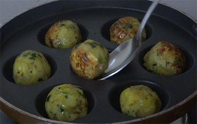 drizzle oil for balekai snacks or raw banana balls