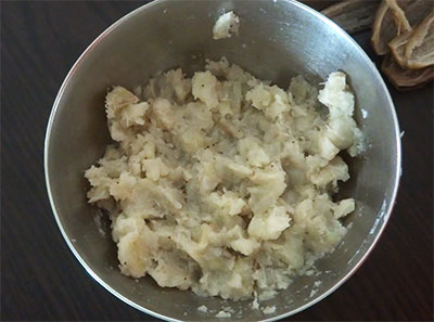 mashed banana for balekai snacks or raw banana balls