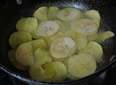 frying banana slices for banana chips or balekai chips