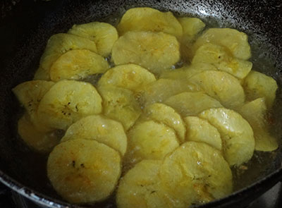 frying banana chips or balekai chips