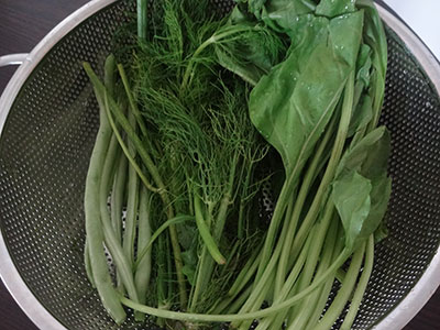 leaves and vegetables for bassaru or bas saaru