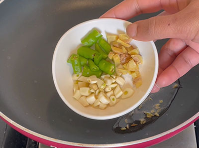 onion, ginger and garlic for batani chat or green peas chaat recipe