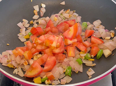 onion, ginger and garlic for batani chat or green peas chaat recipe