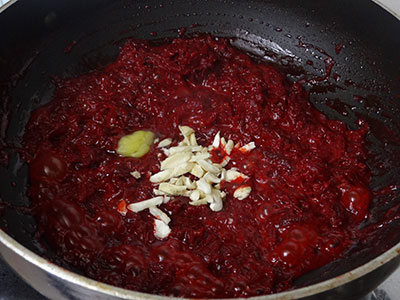 cashews for beetroot halwa