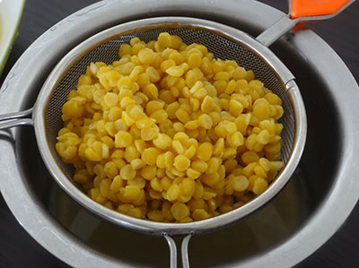 cooked dal for bele holige or bele obbattu