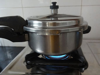 cooking carrot for carrot halwa