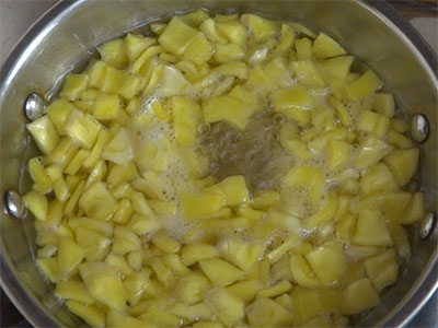 batter on banana leaf for halasina hannina panaka or gujje changuli