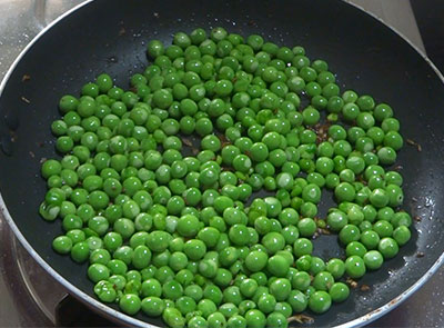 fresh green peas for chatpata matar or green peas snacks