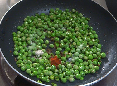 salt and chilli powder for chatpata matar or green peas snacks