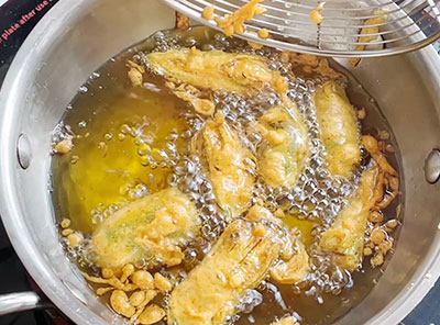 deep frying chilli bajji or menasinakayi bajji