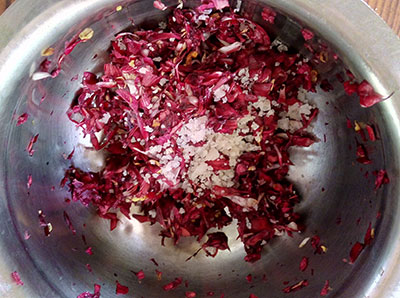 mash hibiscus flowers for dasavala thambli