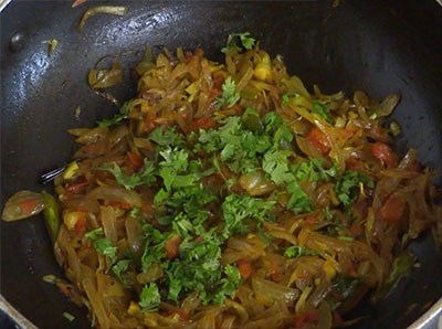 coriander leaves for eerulli palya or onion stir fry