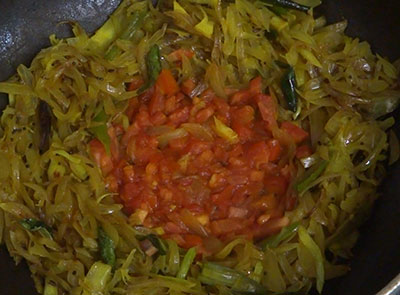 cooking tomato for eerulli palya or onion stir fry