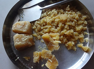 breaking jaggery for ellu bella or yellu bella