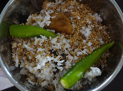 ingredients in mixie jar for ellu pajji or ellu chutney