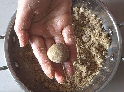 making ellunde or sesame seeds ladoo