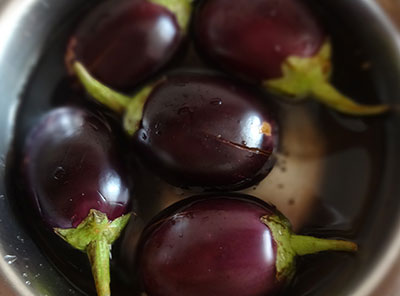 immersing brinjals for ennegayi recipe