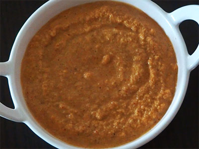 grinding garlic chutney or bellulli chutney