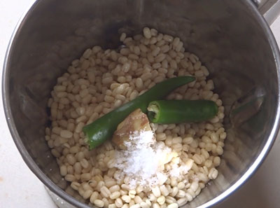 soaked urad dal, ginger and green chili for genasale or kadubu recipe