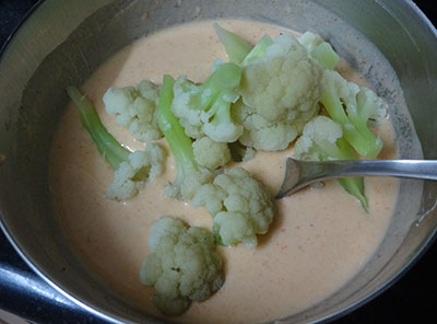 Sliced gobis in batter for gobi manchurian