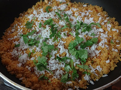 coriander leaves and coconut for gojjavalakki