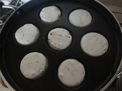 pour batter for making guliyappa or paddu