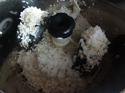 rice and lentils in the grinder for guliyappa or paddu