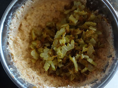 grinding bitter gourd for bitter gourd chutney