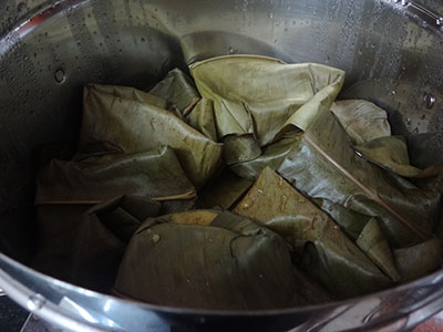 steam cooking halasina hannina gatti or jackfruit kadubu