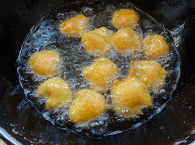 making heerekai bajji or heerekayi bonda