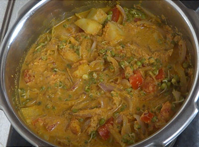 coriander leaves for hesaru kalu saaru or sprouts sambar