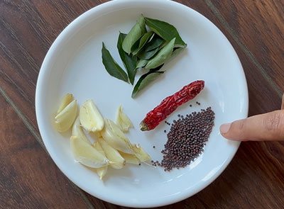 tempering for thondekai huli menasina kodilu recipe