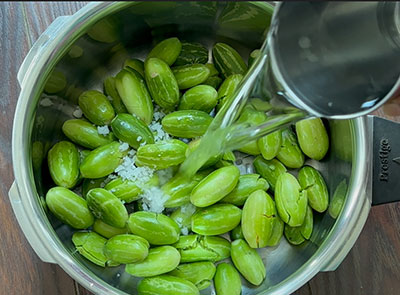 crushed Ivy gourd for thondekai huli menasina kodilu recipe