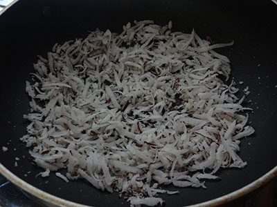 coconut for hurigadale tambittu or thambittu