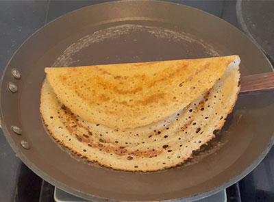 cook hurali kalu dose or huruli kaalu dosa