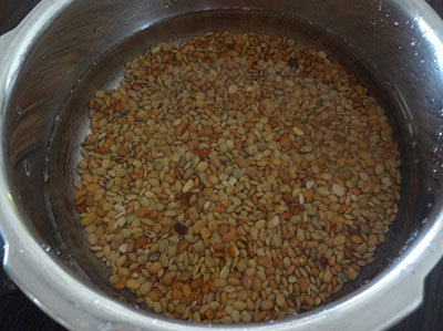 rinse and cook horse gram for huruli kaalu saaru or kudu saaru or horse gram rasam